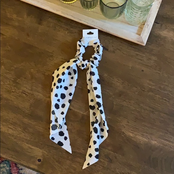 NWT Elastic Hair Bow - Picture 1 of 3